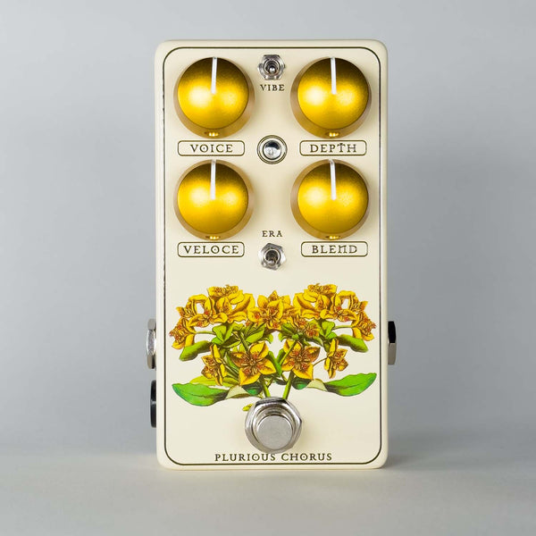 Plurious Chorus Vibrato - Red Witch Pedals Plurious Chorus Vibrato - Red Witch Pedals